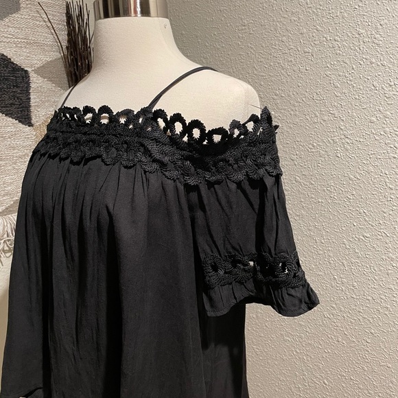 Darling off shoulder top in Black - Picture 2 of 8